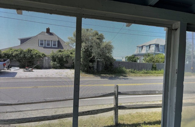 Oak Bluffs Beach Cottage