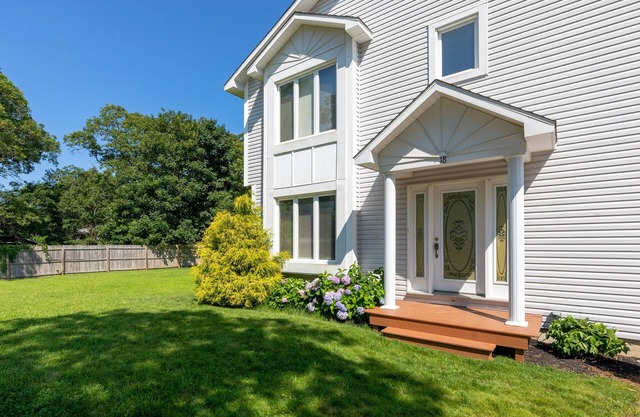 Oak Bluffs - Quiet Neighborhood - Walk to Town, Ferry, Library and more!