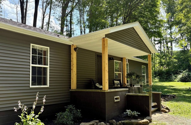 Oak Creek-Pet friendly-Hot Tub-Fire Pit-Grill-Creekside-Lights