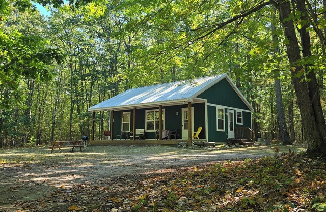 Oak Haven Cottage Secluded & Rustic near Burt Lake Sleeps 6