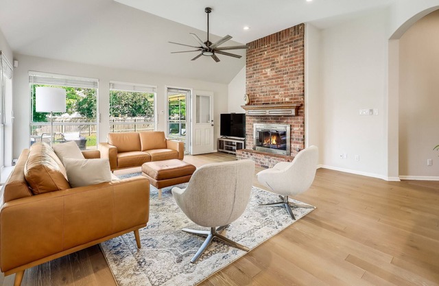 Oak Haven: Your Family's Retreat