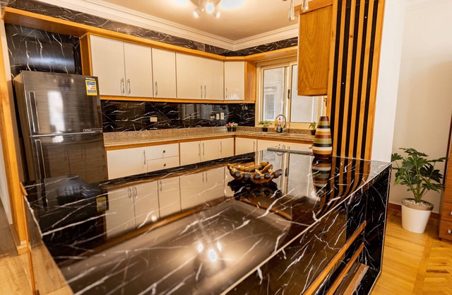 Oak Orchid Opulent 2 BR Apartment with Walk-in Closet