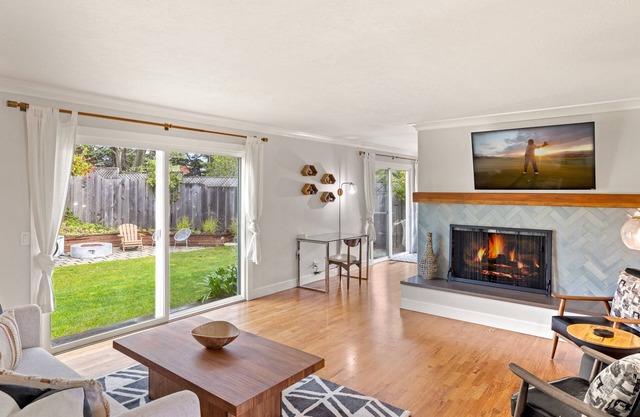 Oak Place Too: Beautiful Updated 4 bedroom 3 1/2 Bath in Carmel