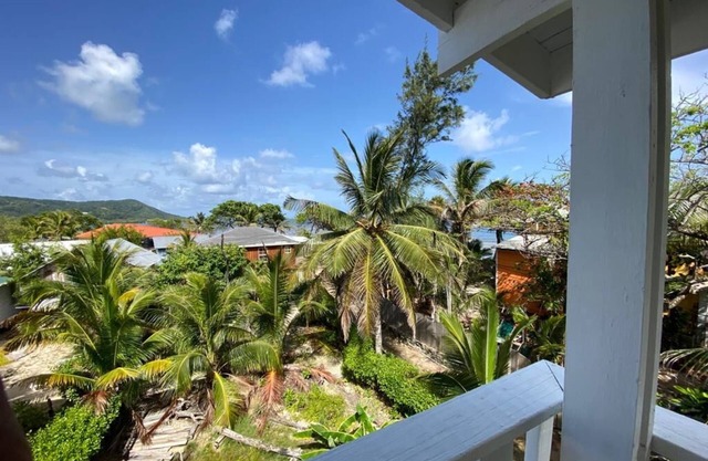 OAK RIDGE CAY - private guesthouse bedroom2 with ensuite bathroom
