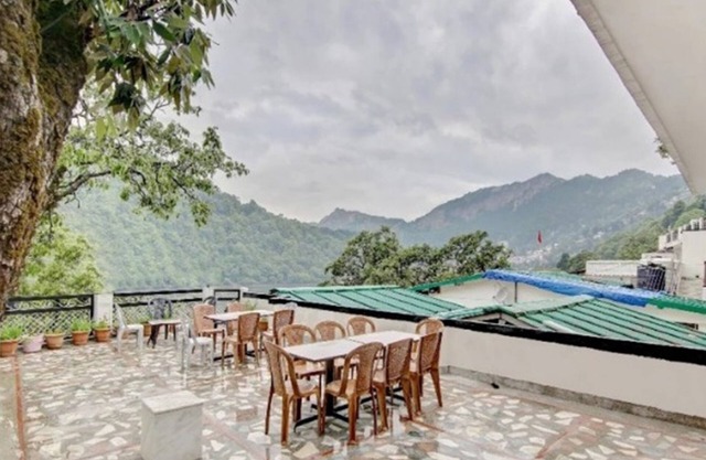 Oak Shade Hotel