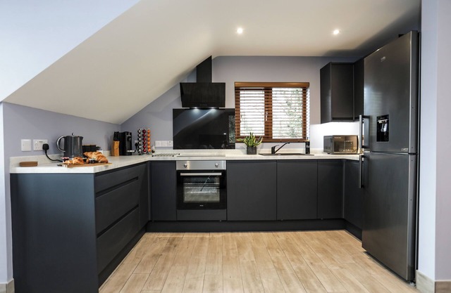 Oak View Lodge | Suffolk | Private Parking | Wifi