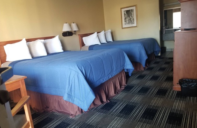 OAKRIDGE INN & SUITES