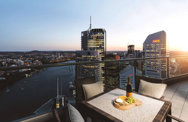 Oaks Brisbane Aurora Suites