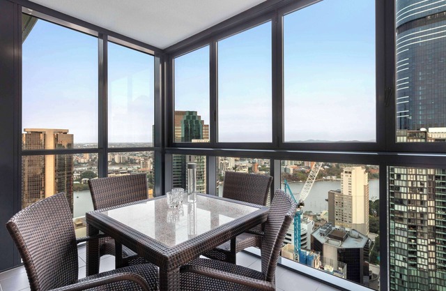 Oaks Brisbane on Charlotte Suites