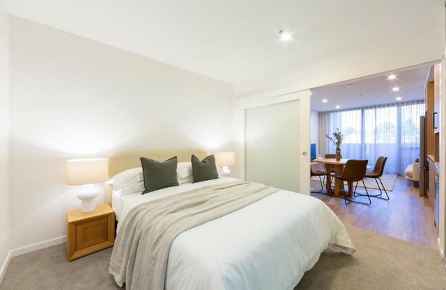Oaks Canopy - Boutique 1 & 2 BR Apartments