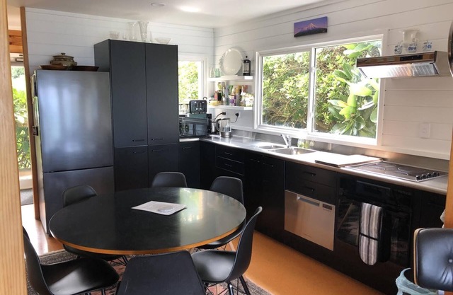 Oakura Bay Absolute-Beachfront Holiday Home