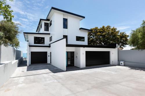 Oakura Beach Front Apartments