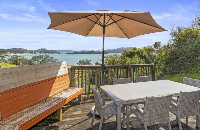 OAKURA OASIS - OAKURA BAY HOLIDAY HOME, family friendly in Oakura