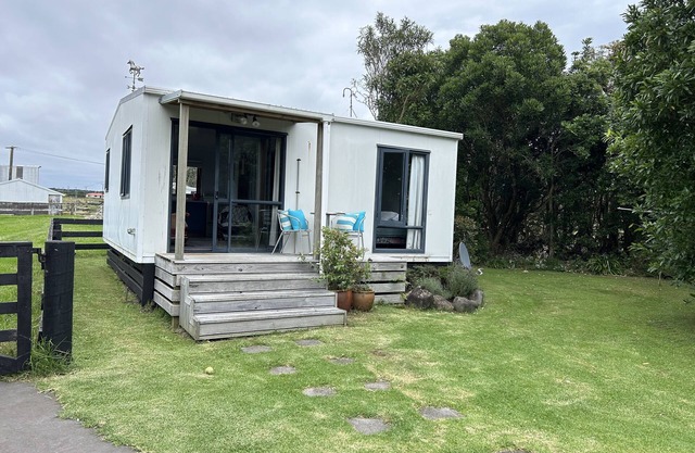 Oakura, Taranaki accommodation for two on Ahu Ahu Road, close to beach & village