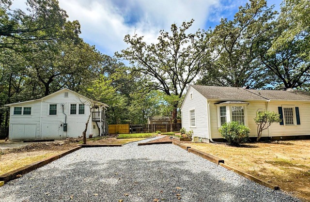 Oakwood Retreat PLUS Carriage House- Sleeps 12