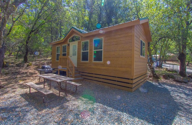 Oakzanita Springs Camping Resort Cottage 4