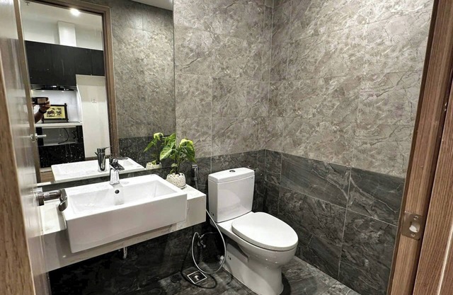 Oanh Luxury Hong Linh