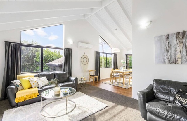 Oasis Ode Retreat with pool, spa and trampoline