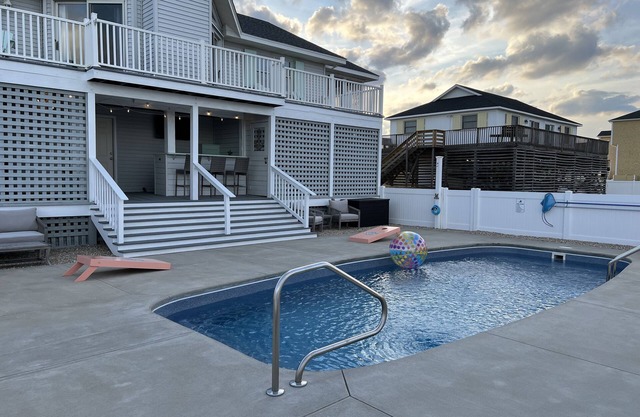 OBX ~ Ocean Views ~ Private Pool ~ Golf Course ~