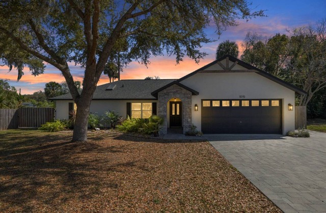 Ocala Starlit Family Retreat with Hot Tub and Fire Pit