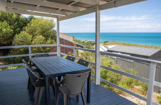 Ocean Blue Cottage ~ Stunning Ocean Views ~ All Linen Incl & Pets Welcome!