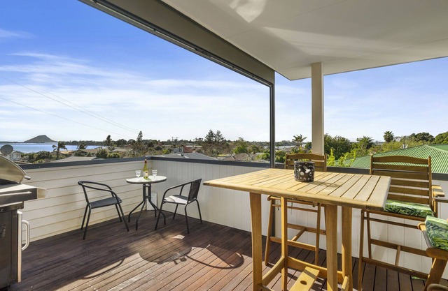 Ocean Blue Lookout - Tauranga Holiday Home
