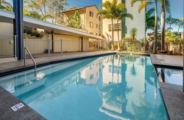 Ocean Breeze Retreat: Kings Coastal Apartment