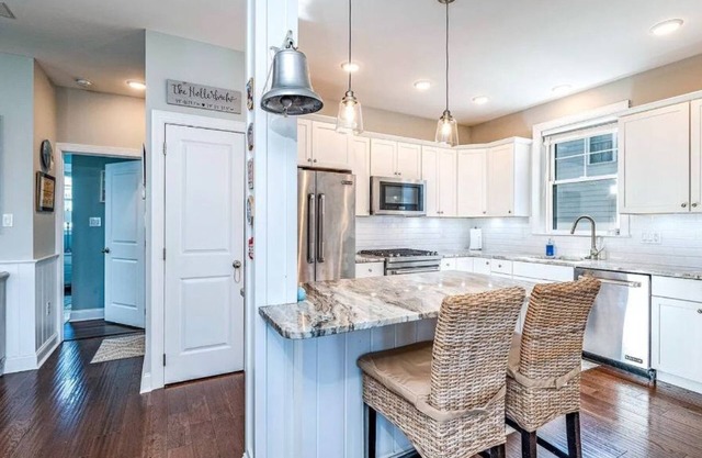 Ocean City—Exclusive Gardens neighborhood; 5 Bed rooms; walk to beach; bike ride