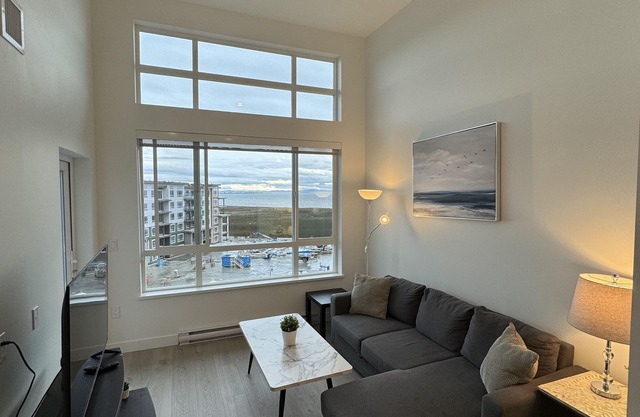 Ocean facing 1 bedroom condo near Tsawwassen Mills!