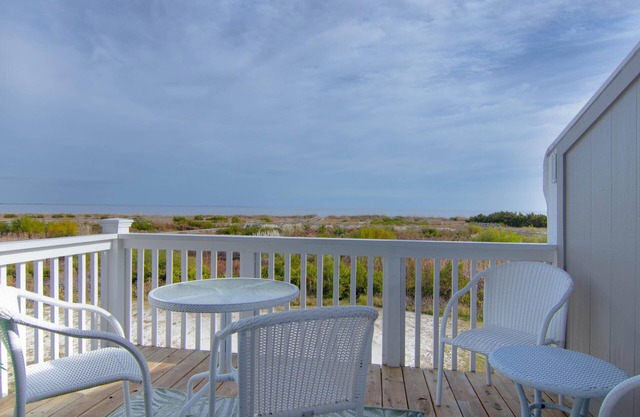 Ocean Front 2 Bedroom Condo, Gorgeous View!