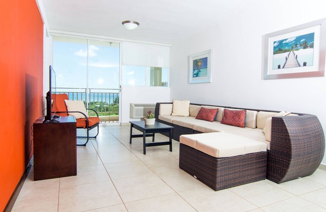 Frente al mar, 2 dormitorios, 2 baños, hermoso condominio con vistas espectaculares