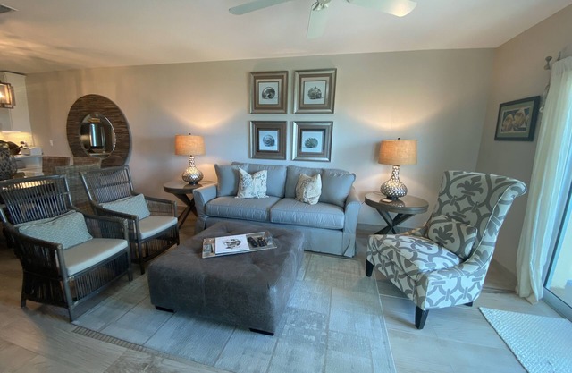 2br / 2ba Retiro frente al mar recientemente renovado en Northwest Point Resort