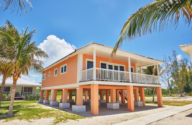 Stone Gate Villa de 3 dormitorios frente al mar en la isla West Grand Bahama