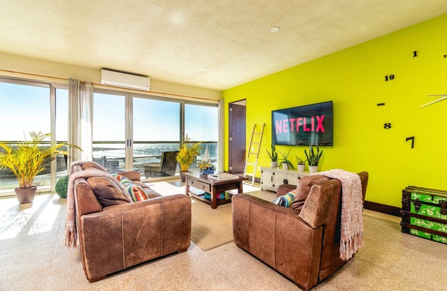 ***OCEAN FRONT, apartment with a view@ENSENADA***
