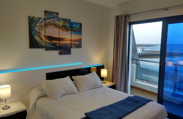 Ocean Front Apartment (WiFi)