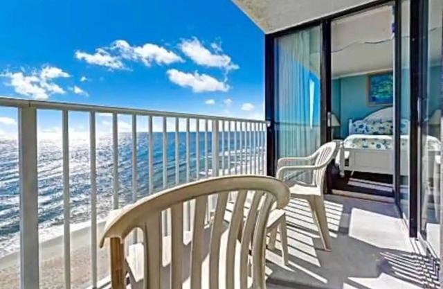 Ocean front condo Nothing below but sand and surf