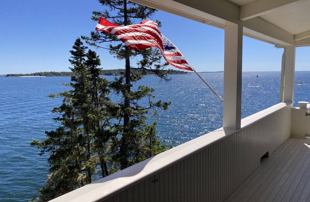 Ocean front cottage on a drive-on island in Boothbay Harbor, Maine