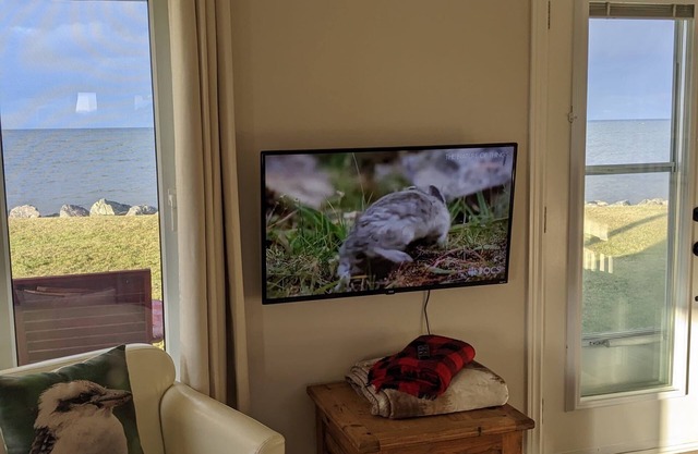 Ocean front Cranberry Cottage. Close-NFLD FERRY, Cabot Trail, Baddeck, Louisburg
