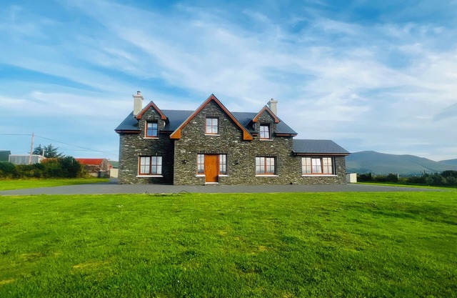Ocean front home on Ring of Kerry—Golfers and Walkers Paradise