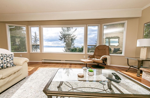 Ocean Front Home w/ Breathtaking Views & Hot Tub