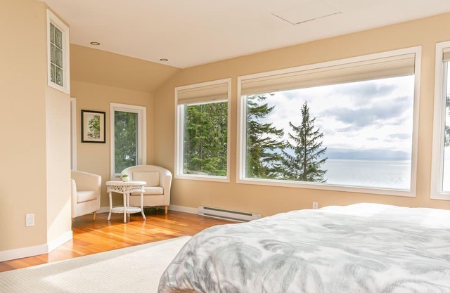 Ocean Front Home w/ Breathtaking Views & Hot Tub