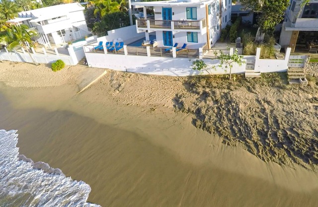 Casa frente al mar justo en la playa Shacks! Con piscina