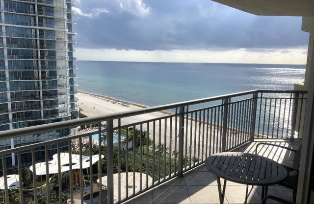 Frente al mar en Aventura directo al océano, capacidad para 4 adultos,