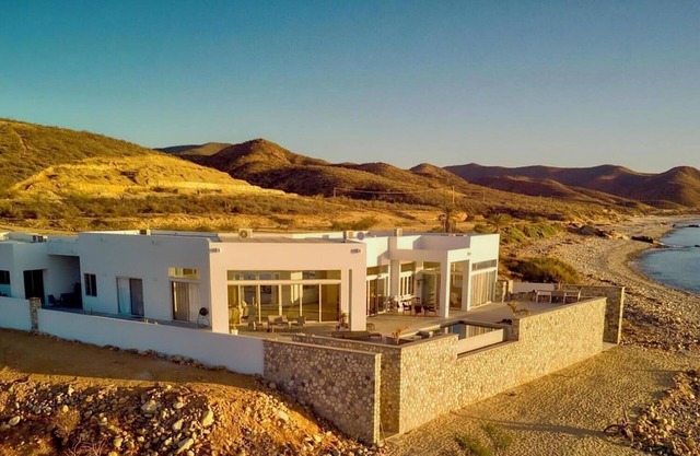 Nueva Casita Contemporánea Frente al Mar! Terminado en 2019 !!!