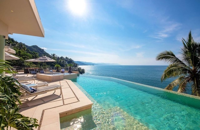 Ocean front private villa in Puerto Vallarta with beach access and, infinity pool and views