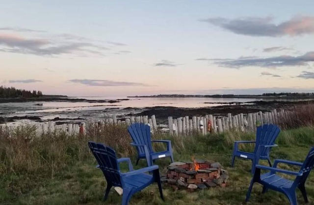 Ocean Front Private 1 Bdrm + Living + Kitchenette Watch The Fundy Tides BBQ&fire
