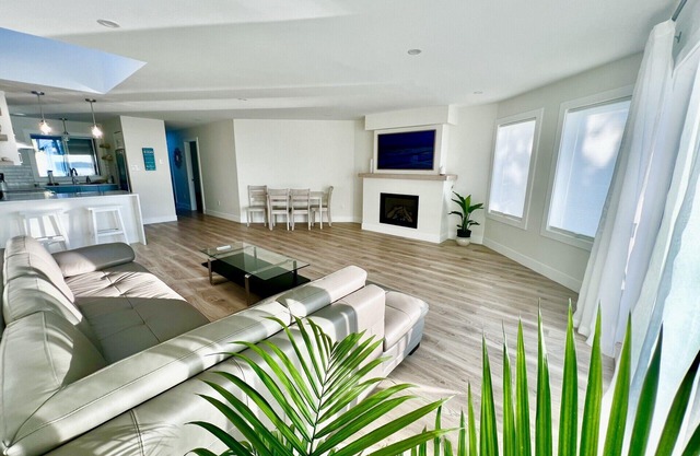 Ocean Front Suite w/ Spa Like Bath, Gorgeous Views & Access to Resort Amenities