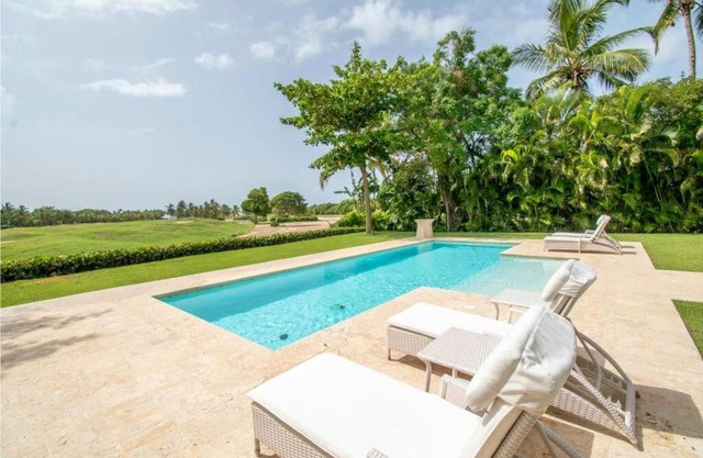 Ocean & golf view with working space!