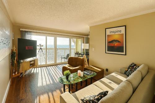 Ocean Haven Beachfront Getaway by Redondo Pier