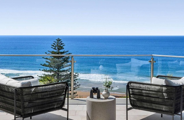 Ocean Lux - stunning views over Bungan Beach